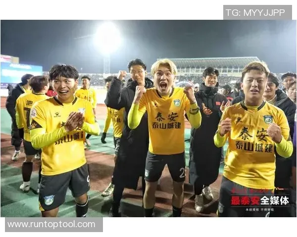 桑托斯上演神奇两连挡，在门线上连续两次化解萨尔茨堡红牛的射门，力保球门不失！ 🔴 #RBSFCB ｜ 0-0 ｜ 32' ⚪ 来源：拜仁官方推特